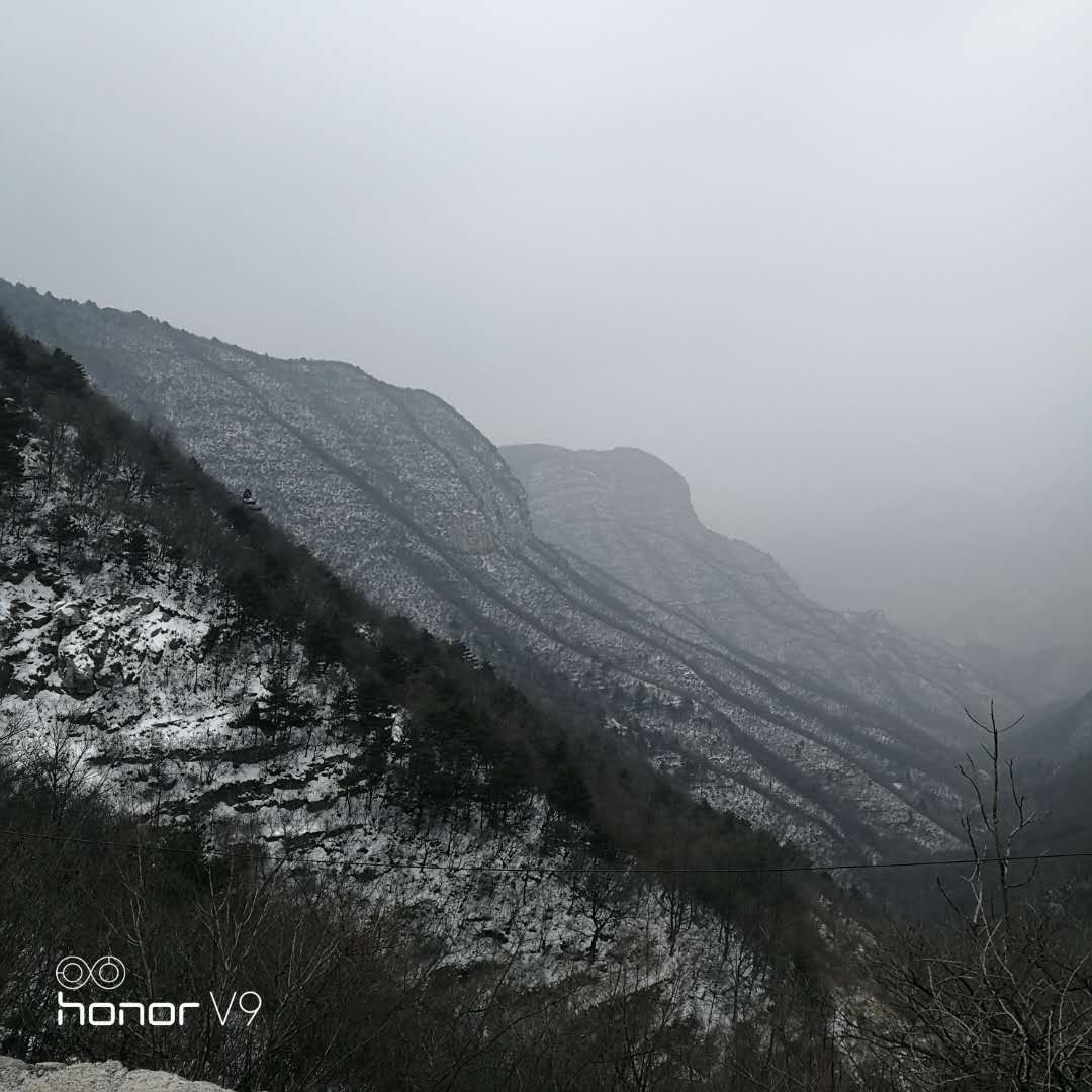 焦作市眾光耐酸瓷業(yè)有限公司開工前先去登登山，而且還是雪山